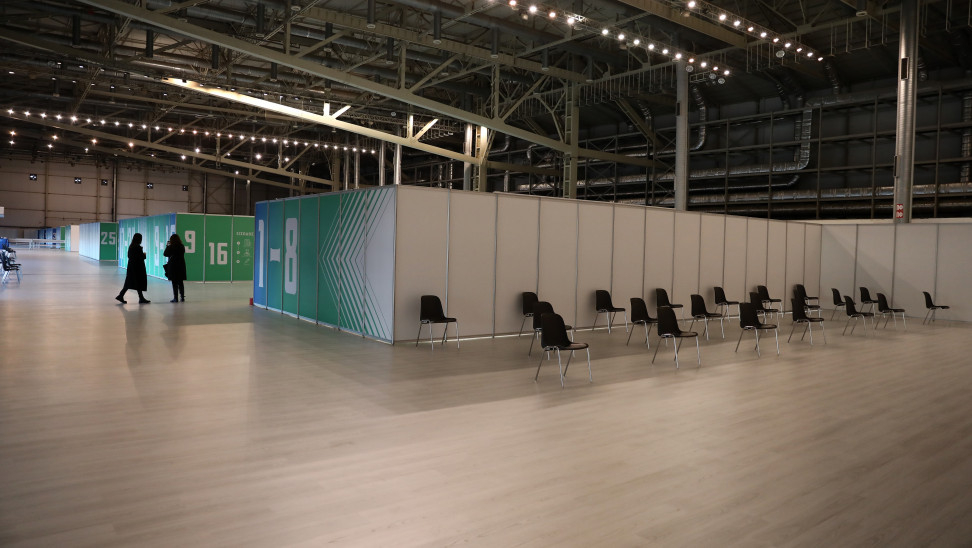 Χαμός από τους 30-39 και 40-44 για τα ραντεβού εμβολιασμού: Ανοίγουν νέα εμβολιαστικά κέντρα μετά την τεράστια ζήτηση