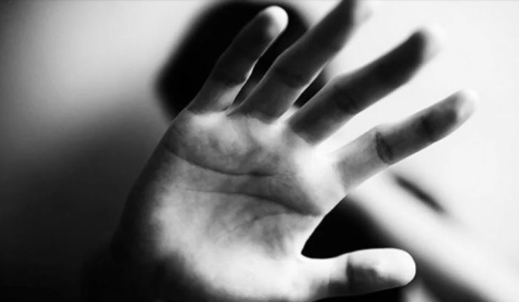 Σοκ-σε-καφενείο-του-Ρεθύμνου.Μπήκε-μέσα-και-άρχιζε-να-τη-χαστουκίζει…