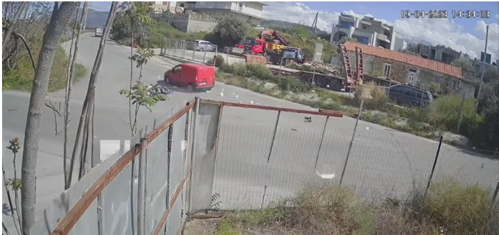 Χανιά:Η-ιστορία-που-κρύβεται-πίσω-από-το-απίστευτο-τροχαίο-με-τον-διανομέα.