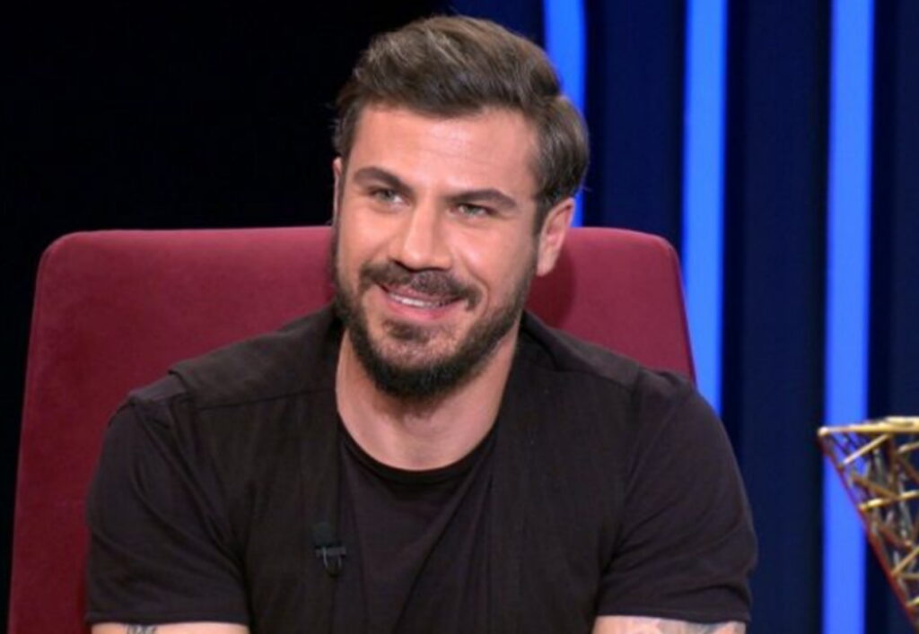 Δηλώσεις-“φωτιά”-για-τον-Άκη-Πετρετζίκη:”Απορώ-πώς-ο-Πετρετζίκης-βγάζει-τόσα-λεφτά…δεν-ξέρει-πώς-να-κόψει-σκόρδο.”