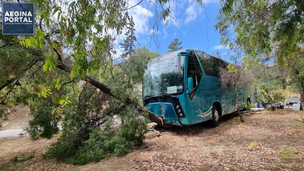 Αίγινα:Τροχαιο ατύχημα με μαθητές.Σφήνωσαν ανάμεσα σε δύο οχήματα… Αίγινα:Τροχαιο-ατύχημα-με-μαθητές.Σφήνωσαν-ανάμεσα-σε-δύο-οχήματα…
