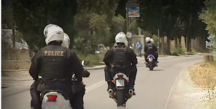 Αχαΐα:Απίστευτο κι όμως αληθινό!Την έψαχνε ο άντρας της και η αστυνομία και τελικά την βρήκαν μέσα στην ντουλάπα. Αχαΐα:Απίστευτο-κι-όμως-αληθινό!Την-έψαχνε-ο-άντρας-της-και-η-αστυνομία-και-τελικά-την-βρήκαν-μέσα-στην-ντουλάπα.