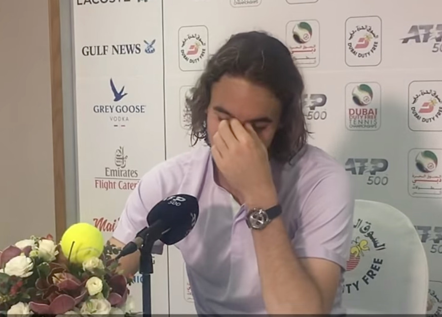 Στέφανος Τσιτσιπάς:Όταν η μητέρα του “εισέβαλε” στη συνέντευξη τύπου.Η αμηχανία του… Στέφανος-Τσιτσιπάς:Όταν-η-μητέρα-του-“εισέβαλε”-στη-συνέντευξη-τύπου.Η-αμηχανία-του…