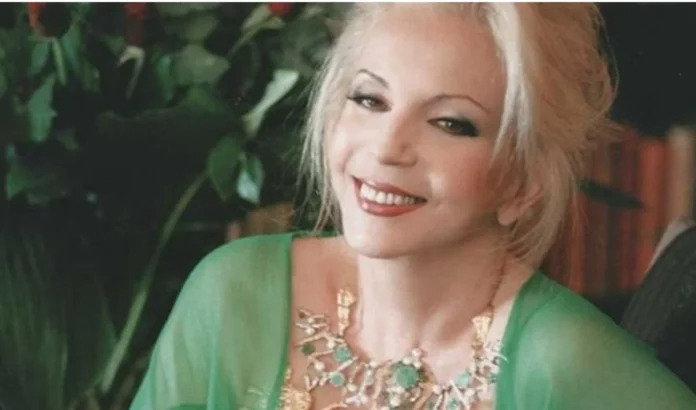 Νόνικα Γαληνέα: Συντετριμμένες οι κόρες της στο τελευταίο “αντίο” – Ποιοι έδωσαν το “παρών” Νόνικα-Γαληνέα:-Συντετριμμένες-οι-κόρες-της-στο-τελευταίο-“αντίο”-–-Ποιοι-έδωσαν-το-“παρών”