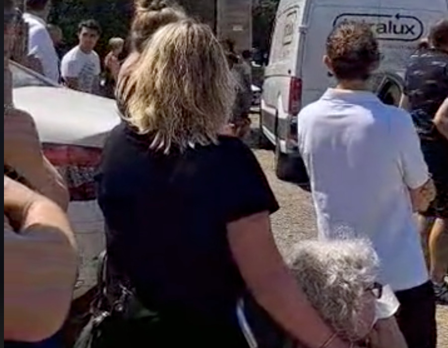 Βέλγιο: 45χρονος οργάνωσε ψεύτικη κηδεία για να δώσει μάθημα στους συγγενείς – Βίντεο Βέλγιο:-45χρονος-οργάνωσε-ψεύτικη-κηδεία-για-να-δώσει-μάθημα-στους-συγγενείς-–-Βίντεο