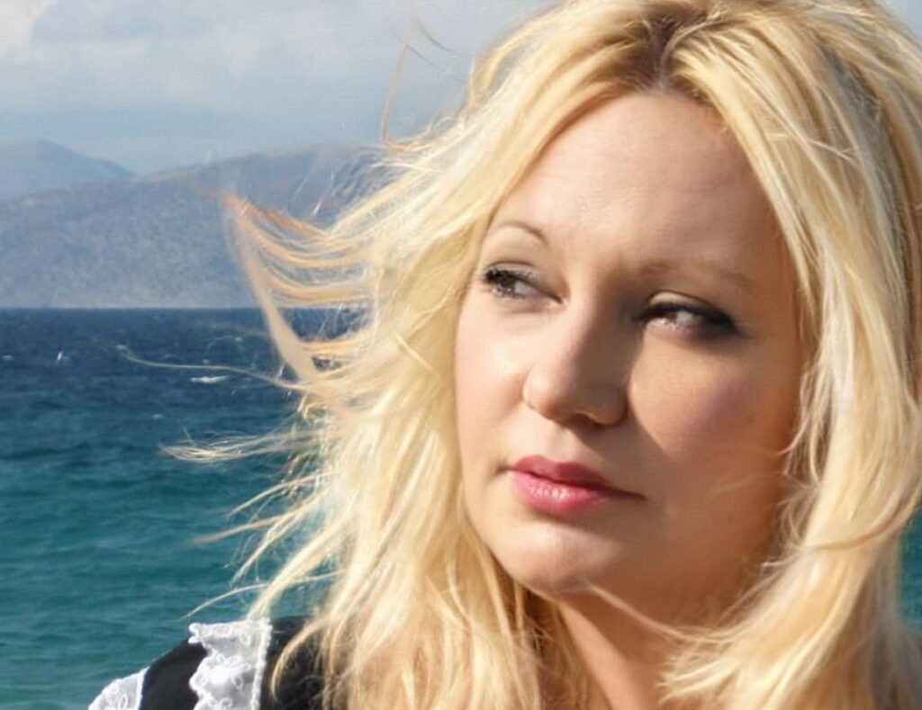 Σοκάρει η Καίτη Φίνου: «Τι σκ@το@αρρ@στια αφήνει τέτοια κουσούρια;» Σοκάρει-η-Καίτη-Φίνου:-«Τι-σκ@το@αρρ@στια-αφήνει-τέτοια-κουσούρια;»