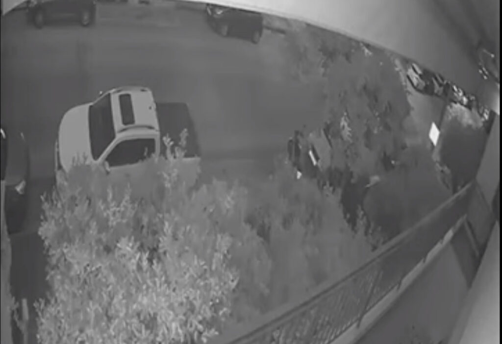 Λάρισα: Τα 4 λεπτά της κλοπής, η καταδίωξη και ο θανάσιμος πυροβολισμός του 20χρονου από τον αστυνομικό – Βίντεο από την κλοπή του αγροτικού Λάρισα:-Τα-4-λεπτά-της-κλοπής,-η-καταδίωξη-και-ο-θανάσιμος-πυροβολισμός-του-20χρονου-από-τον-αστυνομικό-–-Βίντεο-από-την-κλοπή-του-αγροτικού