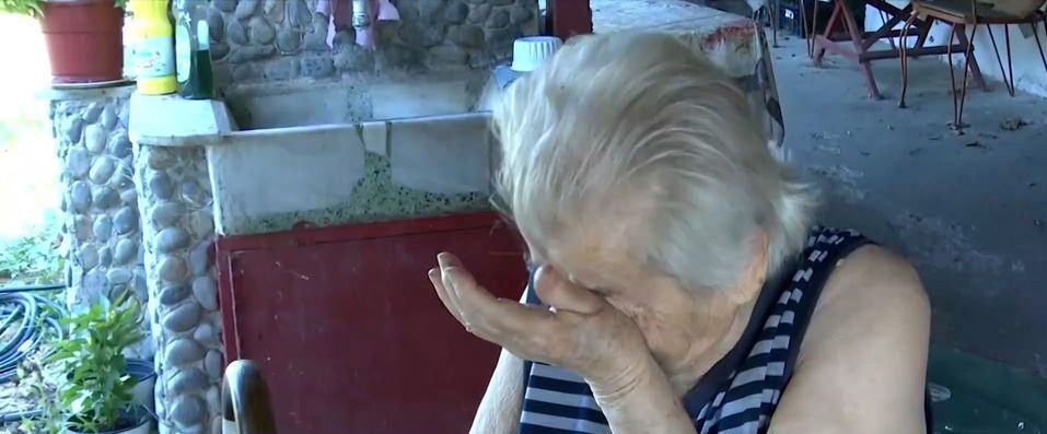 Νέα Αγχίαλος: Ραγίζει καρδιές η ηλικιωμένη για το σπίτι της – “Έβγαινα έξω και ούρλιαζα…” Νέα-Αγχίαλος:-Ραγίζει-καρδιές-η-ηλικιωμένη-για-το-σπίτι-της-–-“Έβγαινα-έξω-και-ούρλιαζα…”