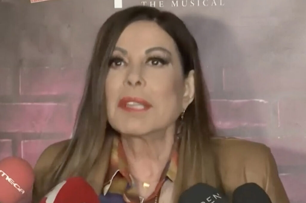 Άντζελα Δημητρίου: Αναπάντεχη έκπληξη στο σπίτι της κόρης της – Τα φώτα έσβησαν και μπροστά της εμφανίστηκαν… Άντζελα-Δημητρίου:-Αναπάντεχη-έκπληξη-στο-σπίτι-της-κόρης-της-–-Τα-φώτα-έσβησαν-και-μπροστά-της-εμφανίστηκαν…