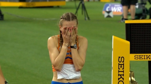 Παγκόσμιο πρωτάθλημα στίβου: Απίστευτη ατυχία! Έπεσε δύο μέτρα πριν τον τερματισμό και έχασε το χρυσό – Παγκόσμιο ρεκόρ οι ΗΠΑ Παγκόσμιο-πρωτάθλημα-στίβου:-Απίστευτη-ατυχία!-Έπεσε-δύο-μέτρα-πριν-τον-τερματισμό-και-έχασε-το-χρυσό-–-Παγκόσμιο-ρεκόρ-οι-ΗΠΑ