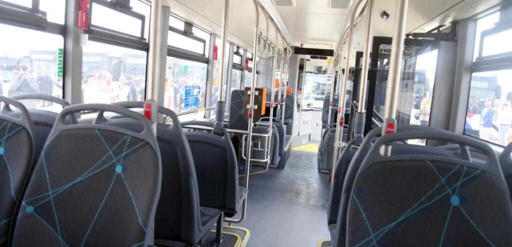 θεσσαλονίκη:-Απίστευτες-εικόνες-μέσα-σε-λεωφορείο!-Σοκαριστική-επίθεση-σε-23χρονη,-γιατί-δεν-τους-άρεσαν-τα-χαρακτηριστικά-της