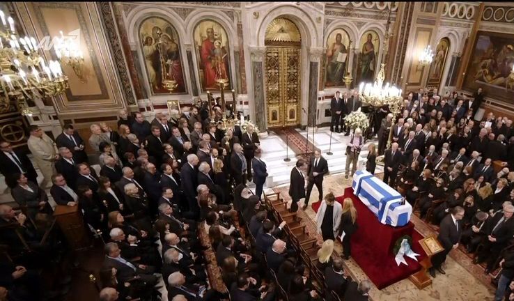 Κηδεία Κώστα Σημίτη: Μεγάλη αναστάτωση εντός της Μητρόπολης – Λιποθύμησε η… Κηδεία-Κώστα-Σημίτη:-Μεγάλη-αναστάτωση-εντός-της-Μητρόπολης-–-Λιποθύμησε-η…