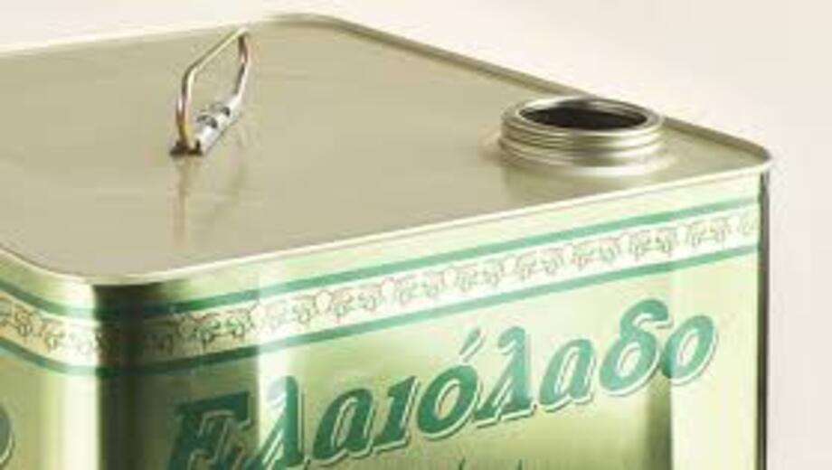 “Μπλόκο” στο ελαιόλαδο σε τενεκέδες: Τι ισχύει για συγγενείς και φίλους “Μπλόκο”-στο-ελαιόλαδο-σε-τενεκέδες:-Τι-ισχύει-για-συγγενείς-και-φίλους