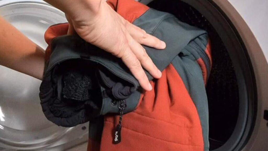 Ένα απίστευτο κόλπο στο πλυντήριο, για να έχετε αφράτο πουπουλένιο μπουφάν! Λίγοι το γνωρίζουν… Ένα-απίστευτο-κόλπο-στο-πλυντήριο,-για-να-έχετε-αφράτο-πουπουλένιο-μπουφάν!-Λίγοι-το-γνωρίζουν…