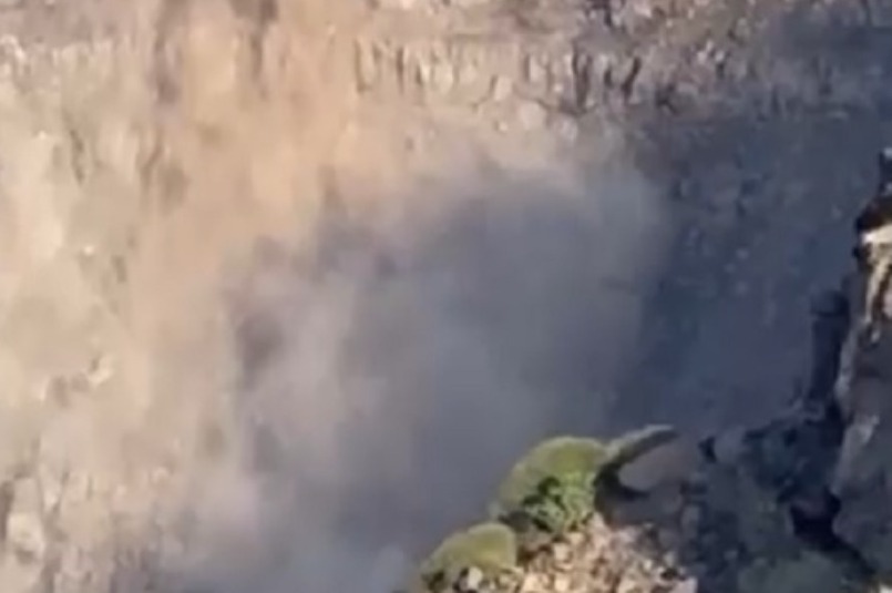 Σαντορίνη: Μεγάλη κατολίσθηση την ώρα του σεισμού των 4,9 Ρίχτερ – Δείτε το βίντεο Σαντορίνη:-Μεγάλη-κατολίσθηση-την-ώρα-του-σεισμού-των-4,9-Ρίχτερ-–-Δείτε-το-βίντεο