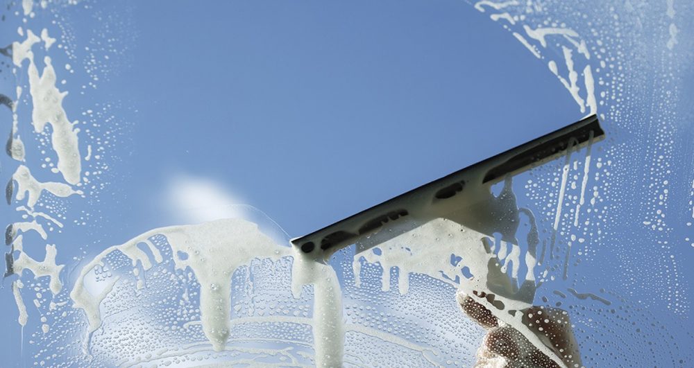 Σπιτικό κόλπο: Πώς να καθαρίσετε τα τζάμια του σπιτιού σας γρήγορα και χωρίς να αφήνετε γραμμές Σπιτικό-κόλπο:-Πώς-να-καθαρίσετε-τα-τζάμια-του-σπιτιού-σας-γρήγορα-και-χωρίς-να-αφήνετε-γραμμές