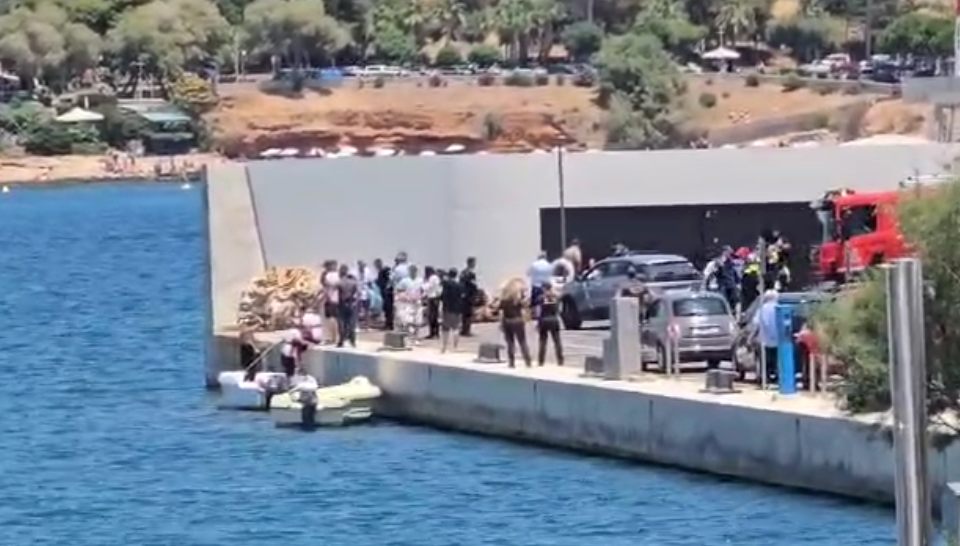 Έκτακτο-–-Πτώση-ελικοπτέρου-στη-Βουλιαγμένη-με-5-επιβαίνοντες-(Βίντεο)