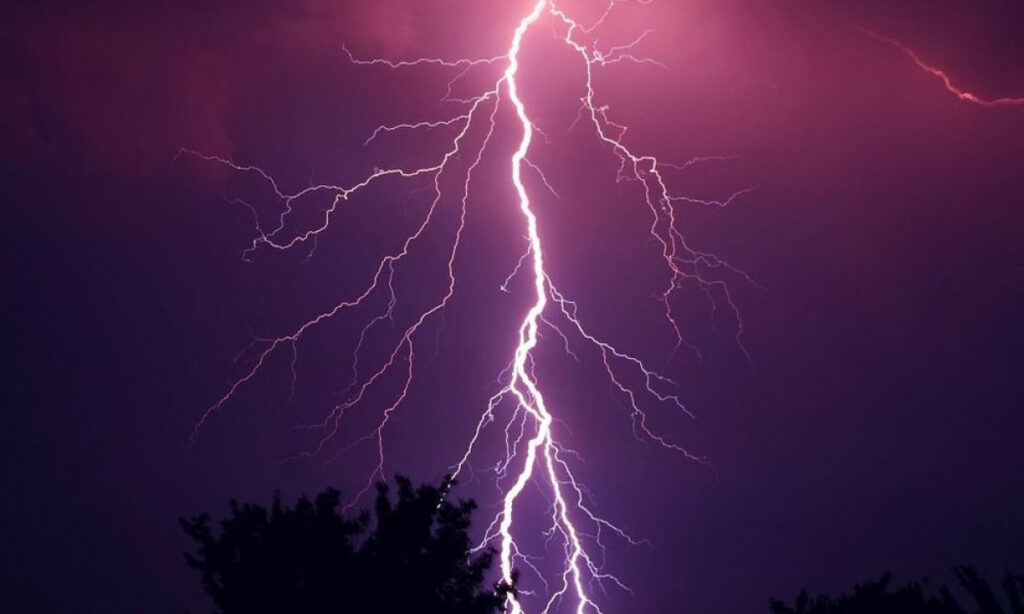 Ισχυρή-προειδοποίηση-γνωστού-μετεωρολόγου-–-Έντονη-κεραυνική-δραστηριότητα-το-Σαββατοκύριακο-–-Οι-περιοχές-που-θα…