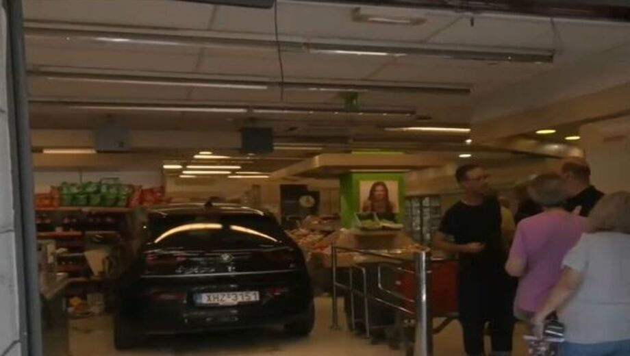 Πέτρου-Ράλλη:-“Πάρτε-τη-να-μην-τη-βλέπω”-ούρλιαζε-ο-πατέρας-του-παιδιού-που-τραυματίστηκε-σοβαρά-Το-τραγικό-λάθος-της-οδηγού-που-μπήκε-με-το-αυτοκίνητο-μέσα-στο-σούπερ-μάρκετ