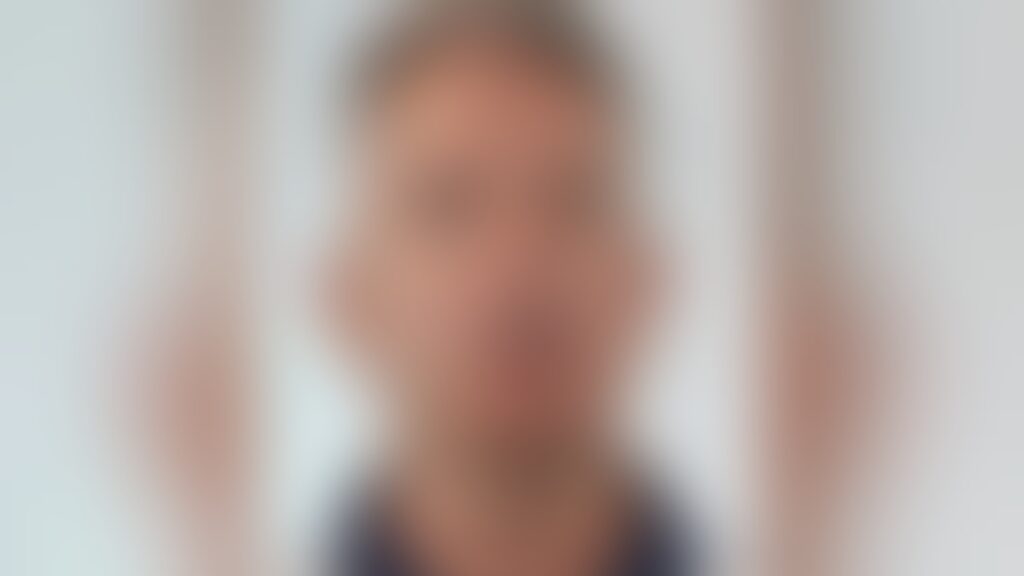 Αυτός-είναι-ο-γιατρός-που-α@@@@@-σε-10χρονη-σε-ελληνική-κατασκήνωση