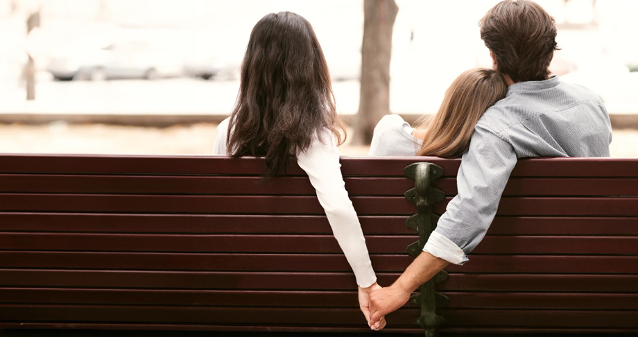 Αν-κάνει-ένα-από-αυτά-τα-5-επαγγέλματα,-τότε-πολύ-πιθανόν-να-σε-απατά-–-Σε-κάποια-δεν-πάει-το-μυαλό-σας…