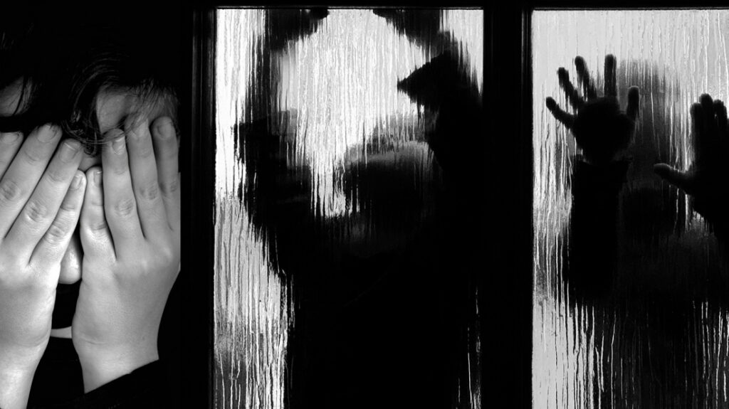 Φρίκη-και-ντροπή-στην-Αττική!-Μαρτύρησαν-παιδάκια-2-και-4-ετών-στα-χέρια-20χρονου-θείου-και-του-συντρόφου-του-–-Τα-έβαζαν…