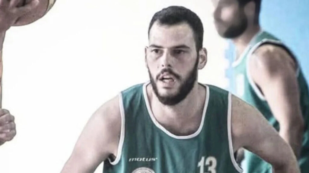 Το-οικογενειακό-δράμα-πίσω-από-τον-θάνατο-του-Έλληνα-μπασκετμπολίστα-στο-παρκέ-–-Μόνο-σε-ταινίες…
