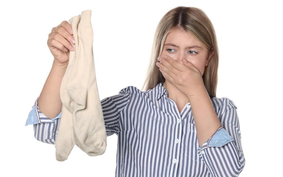 Το-άγνωστο-τρικ-για-να-μη-μυρίζουν-τα-ρούχα-τηγανίλα-ή-καπνό-–-Δεν-είναι-το-πλύσιμο…