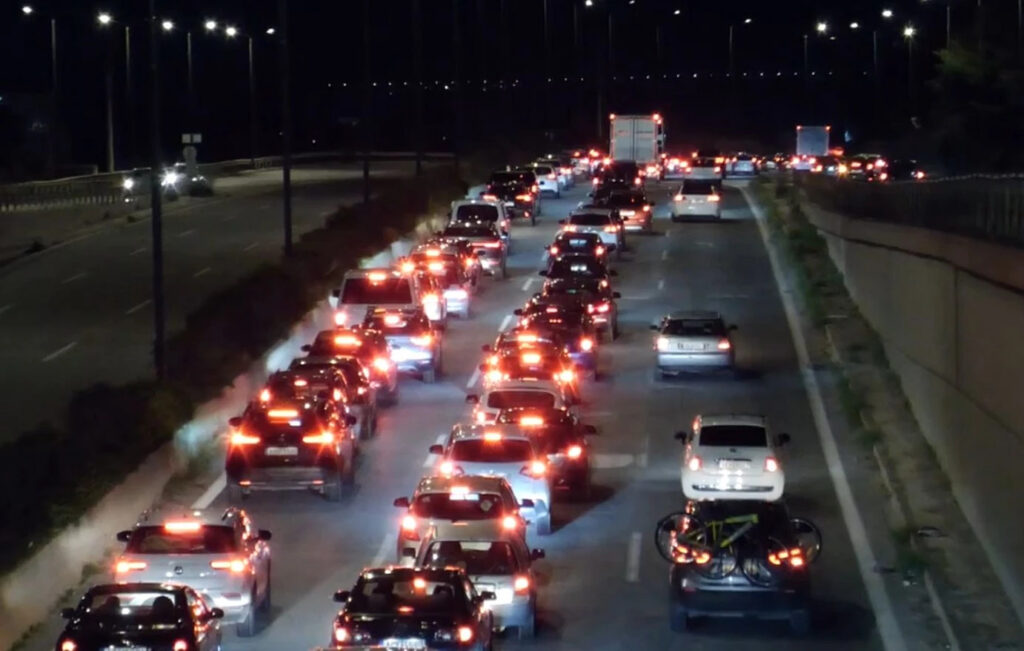 Ελλάδα: Έκτακτο – Χάος στις Εθνικές Οδούς! – Ατελείωτες ουρές χιλιομέτρων στη… Ελλάδα:-Έκτακτο-–-Χάος-στις-Εθνικές-Οδούς!-–-Ατελείωτες-ουρές-χιλιομέτρων-στη…