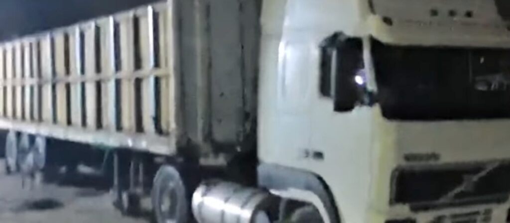 Έκτακτο-–-Η-στιγμή-που-ο-ισχυρός-σεισμός-“χτυπά”-τα-Ιωάννινα-–-Έτρεχαν-πανικόβλητοι-οι-πολίτες-(Βίντεο-σοκ)