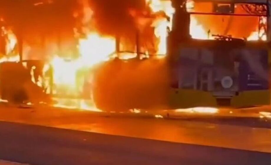 Έκτακτο – Ευρώπη: Tραγωδία! Φωτιά σε λεωφορείο! – Πολλοί ν@@@@ και τ@@@@@ – Είδαν άντρα να… Έκτακτο-–-Ευρώπη:-tραγωδία!-Φωτιά-σε-λεωφορείο!-–-Πολλοί-ν@@@@-και-τ@@@@@-–-Είδαν-άντρα-να…