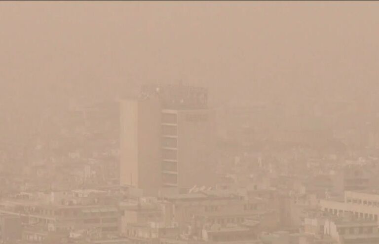 Η Ελλάδα «πνίγεται» από την αφρικανική σκόνη – Πότε θα βρέξει λάσπη και πού; Η-Ελλάδα-«πνίγεται»-από-την-αφρικανική-σκόνη-–-Πότε-θα-βρέξει-λάσπη-και-πού;