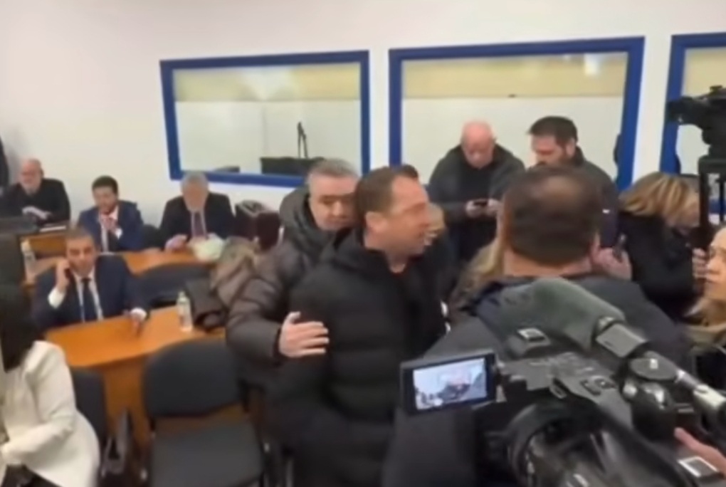 Νίκος-Πλακιάς:-Ξεχείλισε-το-ποτήρι,-όταν-τον-είδε-μπροστά-του-–-Τον-κρατούσαν-με-νύχια-και-με-δόντια-–-“Να,-εδώ-είναι-ο-η@@@@”