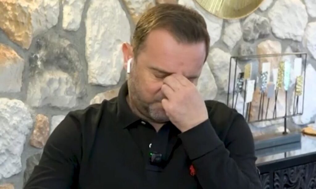 Δύσκολη-στιγμή!-“Κατέρρευσε”-ο-Πλακιάς-για-τα-κορίτσια-του!-Στο-τραπέζι-μας…