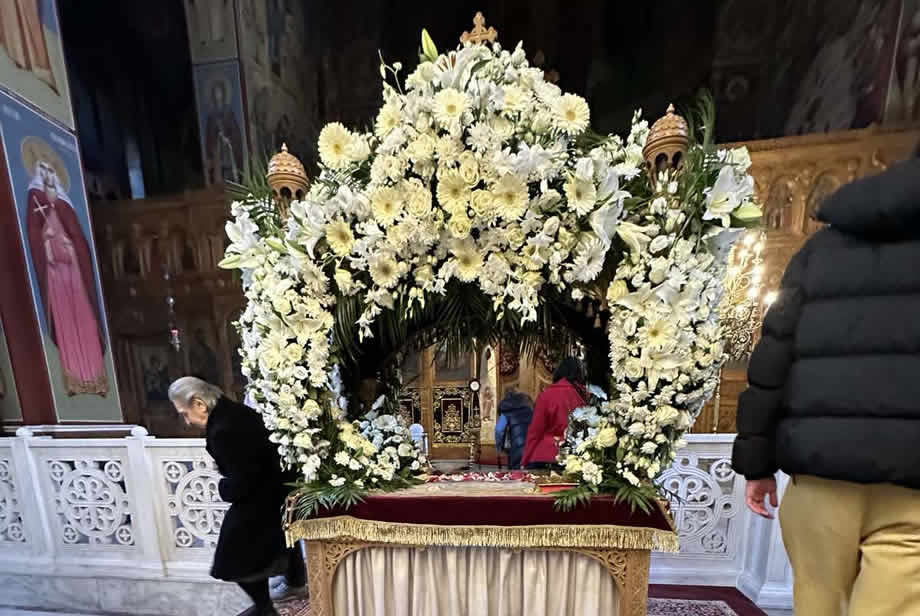 Γιατί-περνάμε-κάτω-από-τον-Επιτάφιο;-Τι-κάνουμε-λάθος-και-δεν-το-γνωρίζουμε;