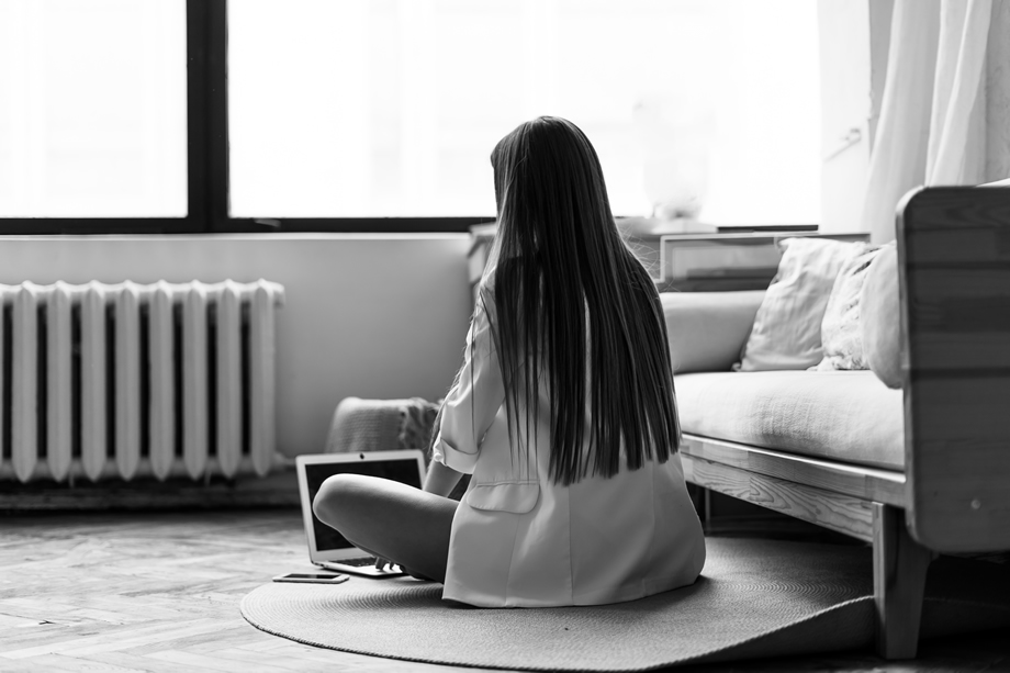 Τι σημαίνει το να μην αρέσει σε κάποιον να δέχεται επισκέπτες στο σπίτι του, σύμφωνα με την Ψυχολογία Τι-σημαίνει-το-να-μην-αρέσει-σε-κάποιον-να-δέχεται-επισκέπτες-στο-σπίτι-του,-σύμφωνα-με-την-Ψυχολογία