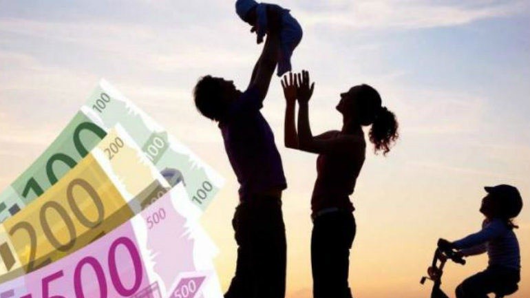 Έκτακτο-επίδομα-παιδιού:-Αντίστροφη-μέτρηση-–-Πώς-και-πότε-θα-πιστωθούν-οι-λογαριασμοί-των-δικαιούχων