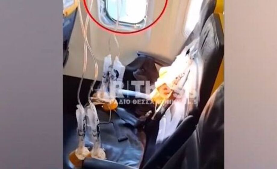 Τι-συνέβη-στην-πτήση-θρίλερ-από-Θεσσαλονίκη-–-Γιατί-έσπασε-το-παράθυρο-δίπλα-στον-επιβάτη;-Πώς-τον-έσωσε-η-γυναίκα-του;