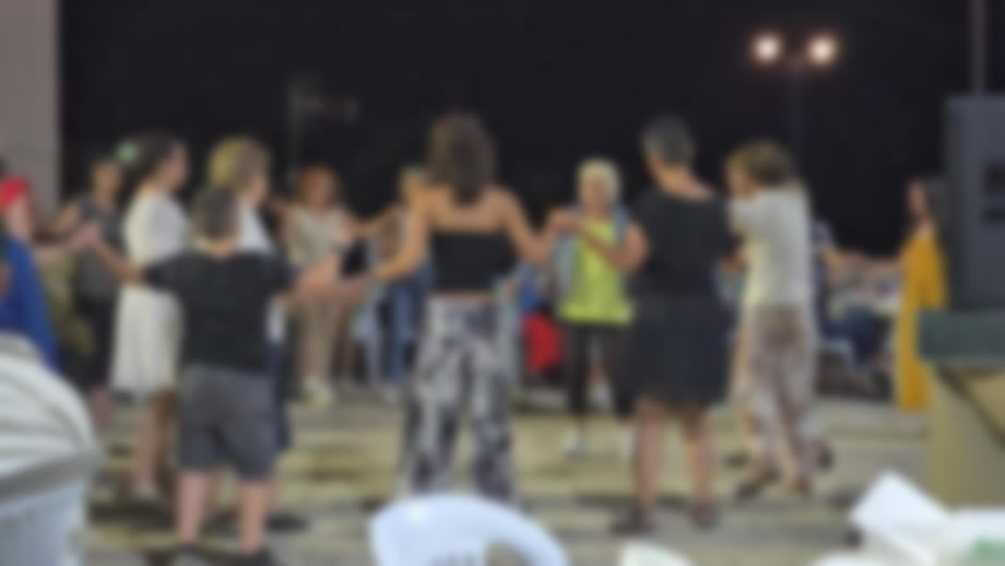 Ελλάδα: Αυτά μόνο εδώ γίνονται! Απίθανο αυτό που σκέφτηκαν για να μη χάσει η γιαγιά το πανηγύρι (Βίντεο) Ελλάδα:-Αυτά-μόνο-εδώ-γίνονται!-Απίθανο-αυτό-που-σκέφτηκαν-για-να-μη-χάσει-η-γιαγιά-το-πανηγύρι-(Βίντεο)