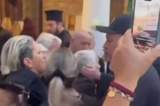 Μαζωνάκης:-Ράκος-η-αδελφή-του,-Βάσω,-στην-εκκλησία-–-Σπάραζε-η-Μαρία-και-ο-πατέρας-του-(Βίντεο)