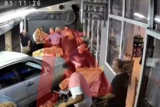 Θεσσαλονίκη:-Ήταν-“τύφλα”-στο-μεθύσι,-πήρε-το-αυτοκίνητο-και-θέρισε-ανθρώπους-που-τρώγανε-σε-ουζερί-(Βίντεο-σοκ)